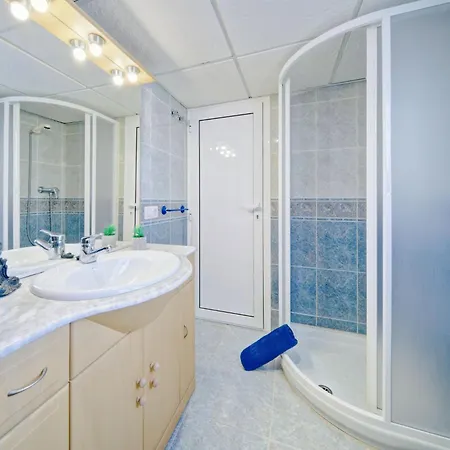 Raquel By Interhome *