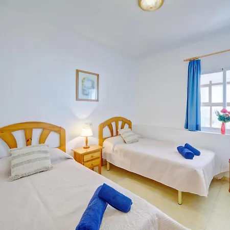 Raquel By Interhome Кальпе